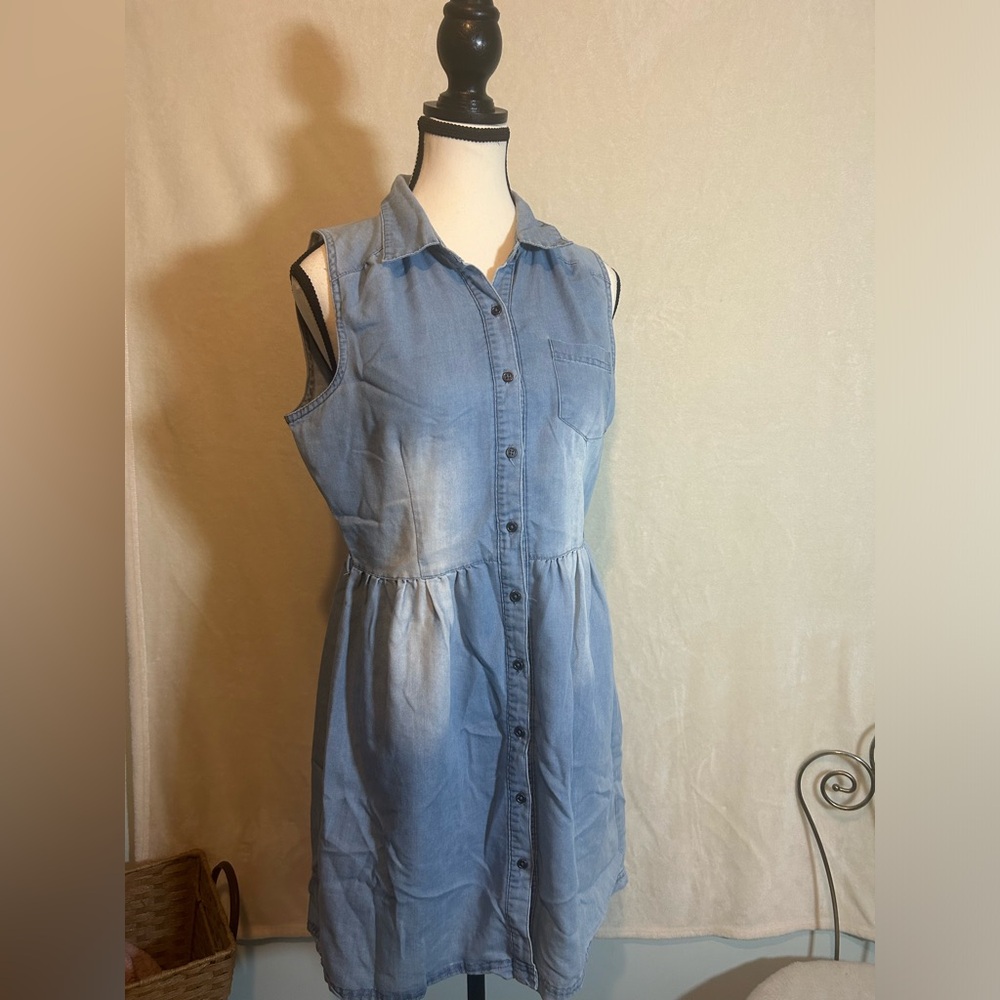Sleeveless Button-up Dress